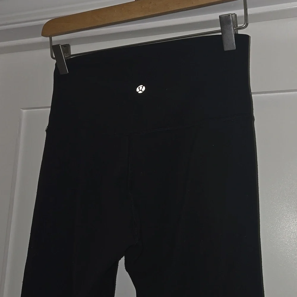 Lululemon Black Cropped Leggings High‎ Rise Size 6